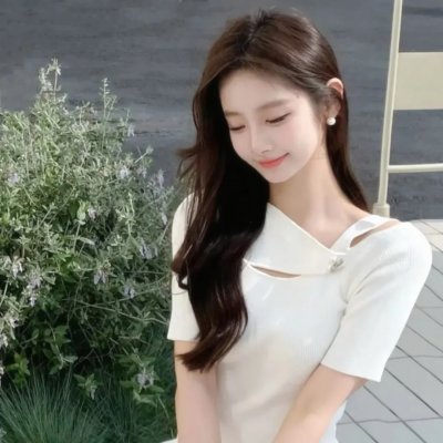 沙滩上的夏娃
